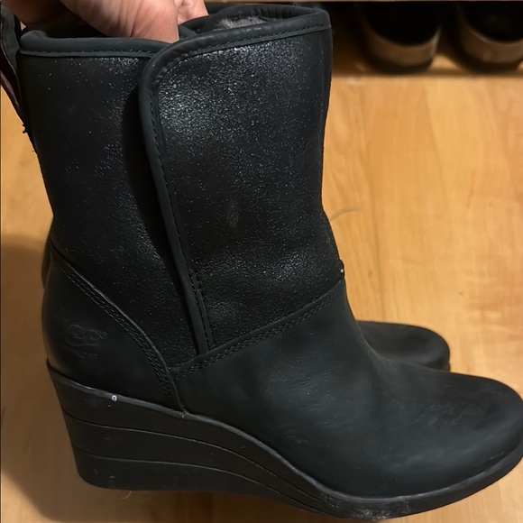 New in box Ugg Renatta shearling boots size 6 waterproof - Picture 2 of 12